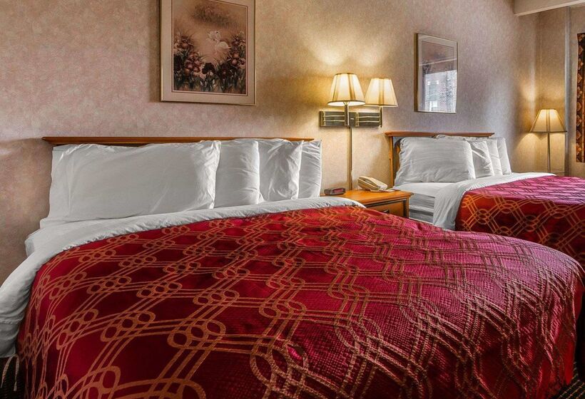 בית מלון כפרי Days Inn By Wyndham Manitowoc