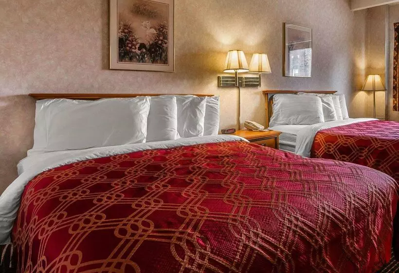 Отель Days Inn By Wyndham Manitowoc