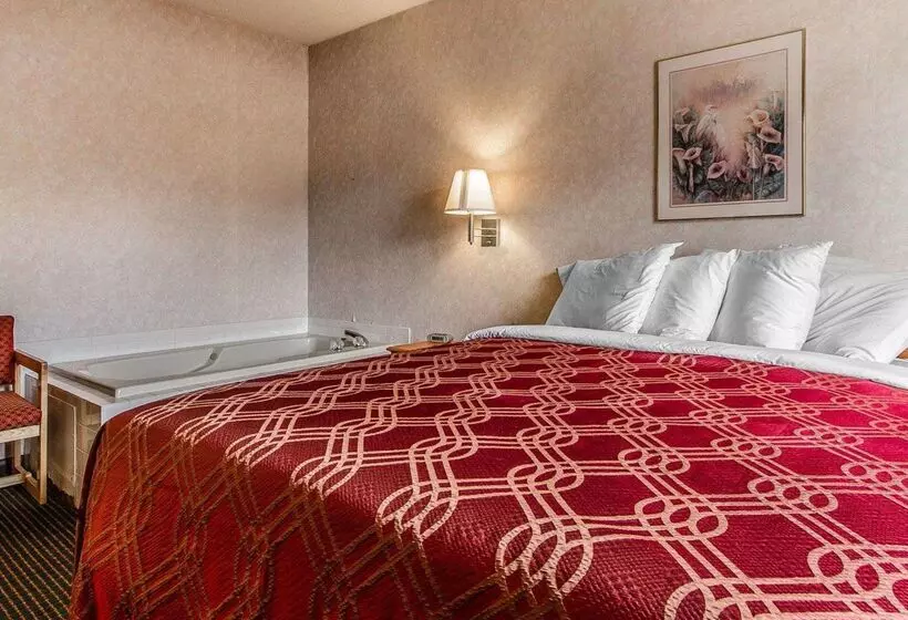 Отель Days Inn By Wyndham Manitowoc