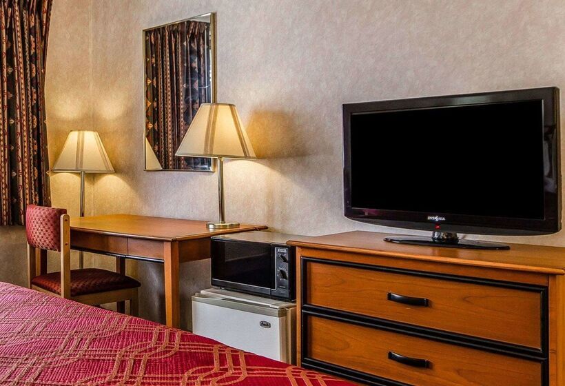 בית מלון כפרי Days Inn By Wyndham Manitowoc