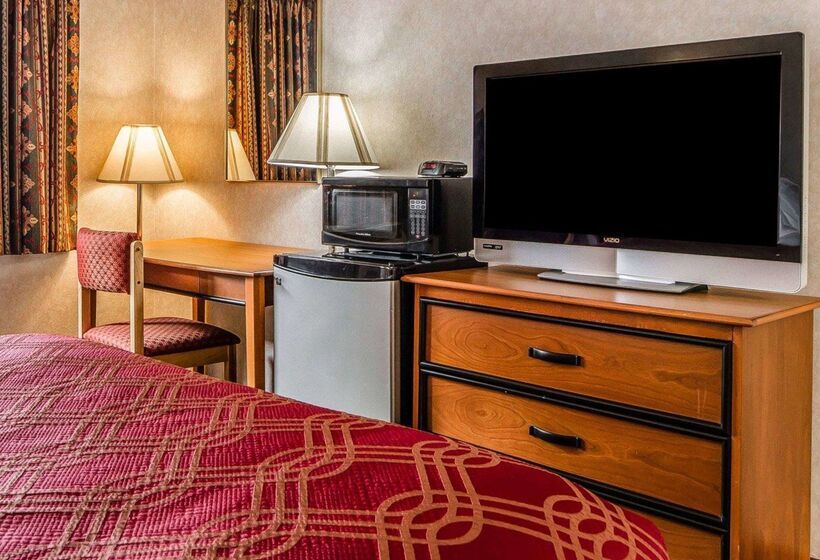 בית מלון כפרי Days Inn By Wyndham Manitowoc