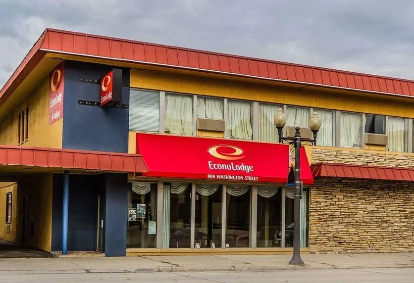 Отель Days Inn By Wyndham Manitowoc