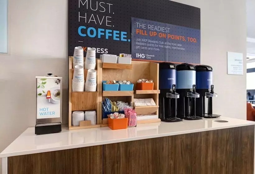 هتل Holiday Inn Express & Suites   Kansas City Ku Medical Center, An Ihg