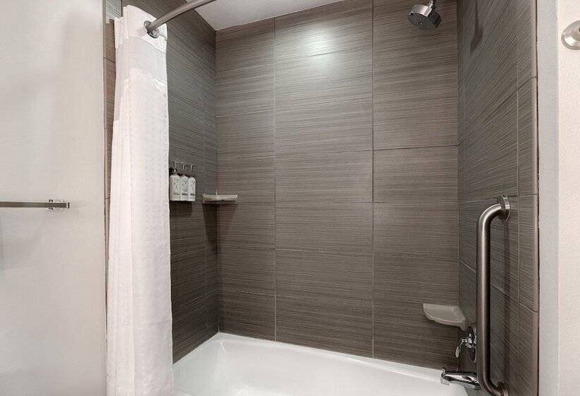 فندق Holiday Inn Express & Suites Kansas City Ku Medical Center, An Ihg