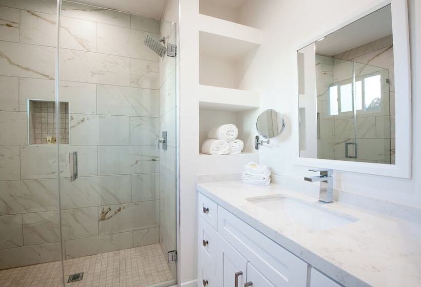 فندق Studio City Court Yard