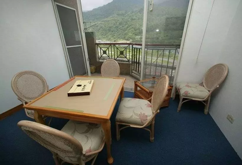 هتل Fujiyeh Chipen Hot Spring Resort