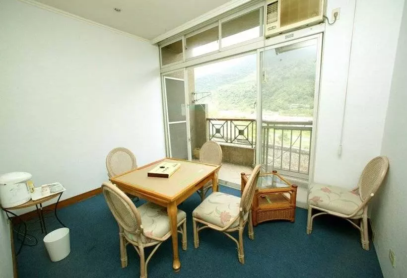 هتل Fujiyeh Chipen Hot Spring Resort