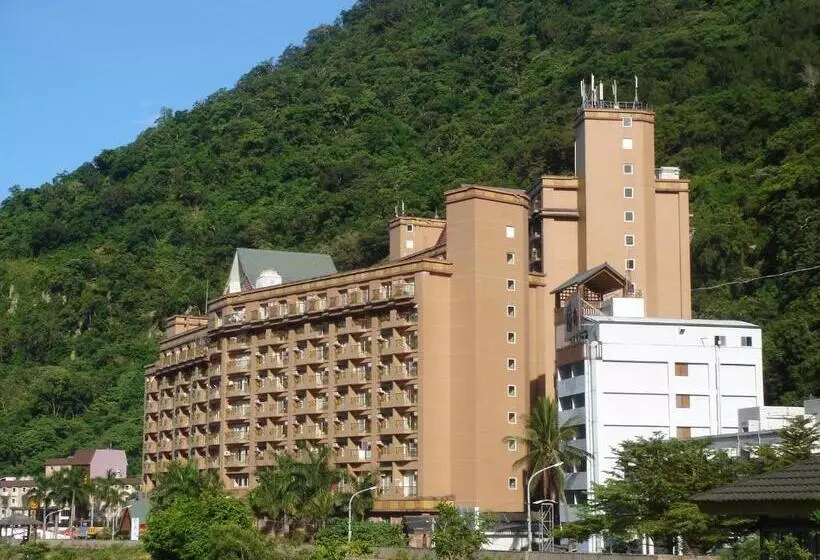 هتل Fujiyeh Chipen Hot Spring Resort