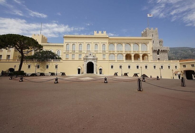 بنسيون Dans Les Nuages