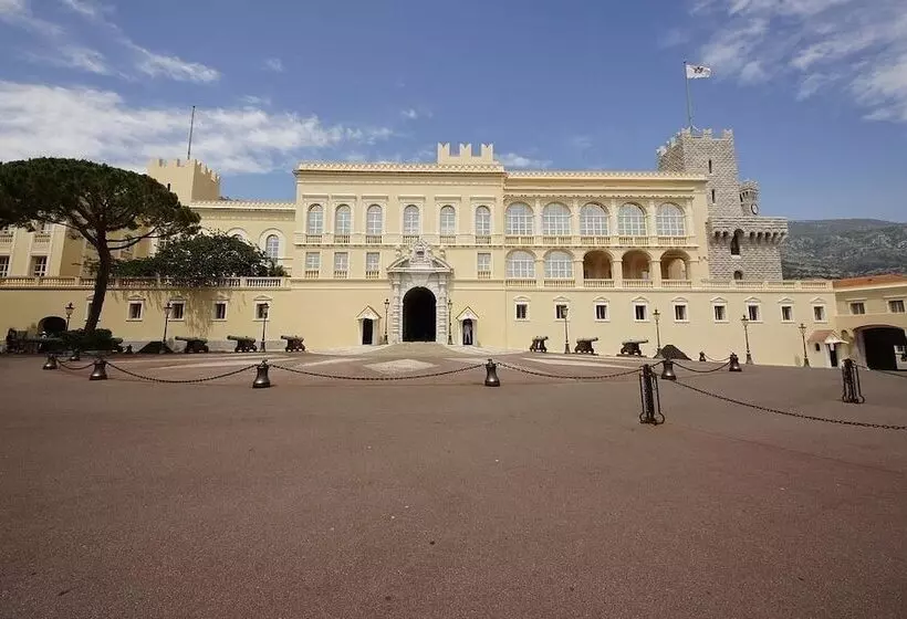 پانسیون Dans Les Nuages