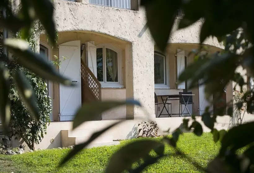 پانسیون Dans Les Nuages