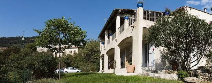 پانسیون Dans Les Nuages