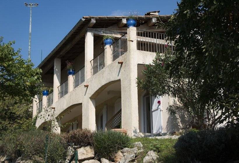 بنسيون Dans Les Nuages