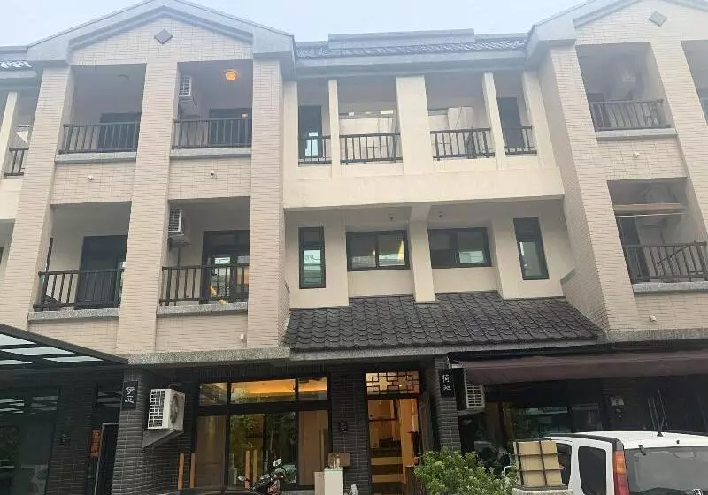 پانسیون Oec Hostel