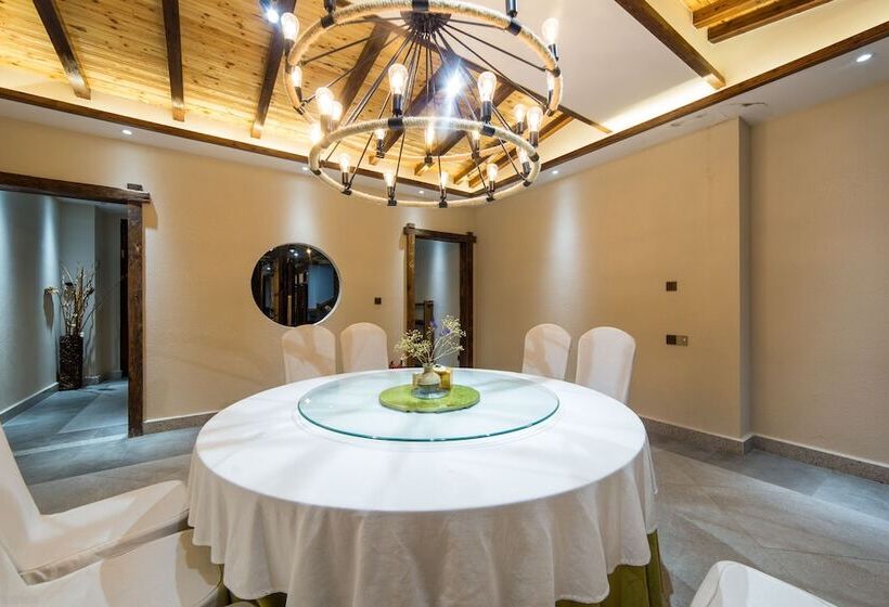 Пансион Puer Xiangtu Story Manor