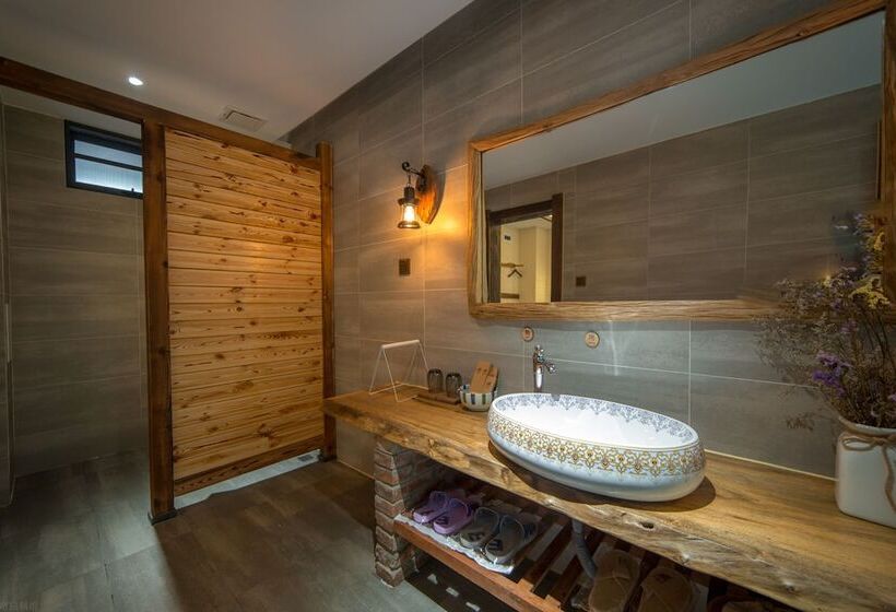 Пансион Puer Xiangtu Story Manor