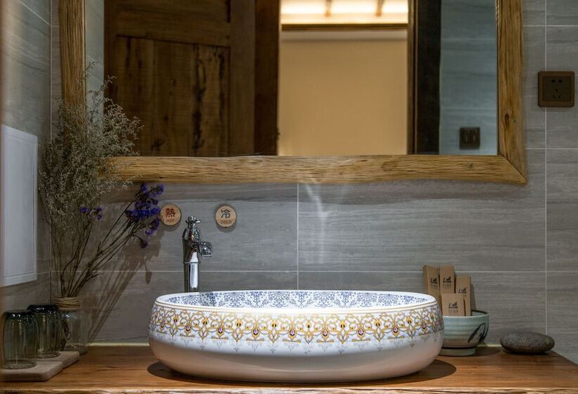 Пансион Puer Xiangtu Story Manor