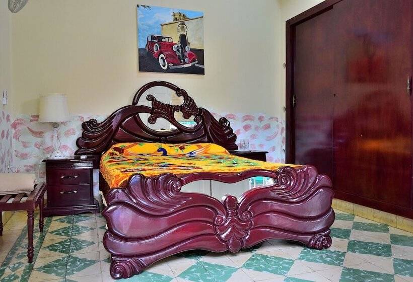 هتل Juanita Y Rafael