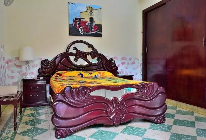 هتل Juanita Y Rafael