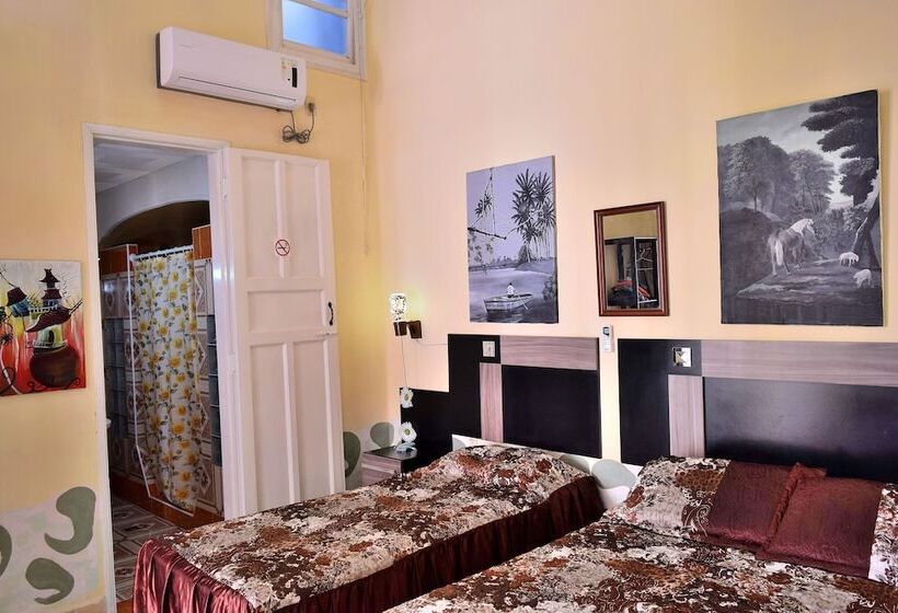 هتل Juanita Y Rafael