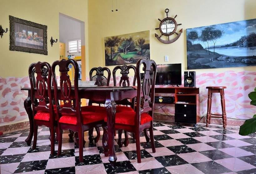 هتل Juanita Y Rafael