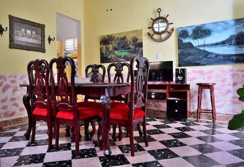 هتل Juanita Y Rafael