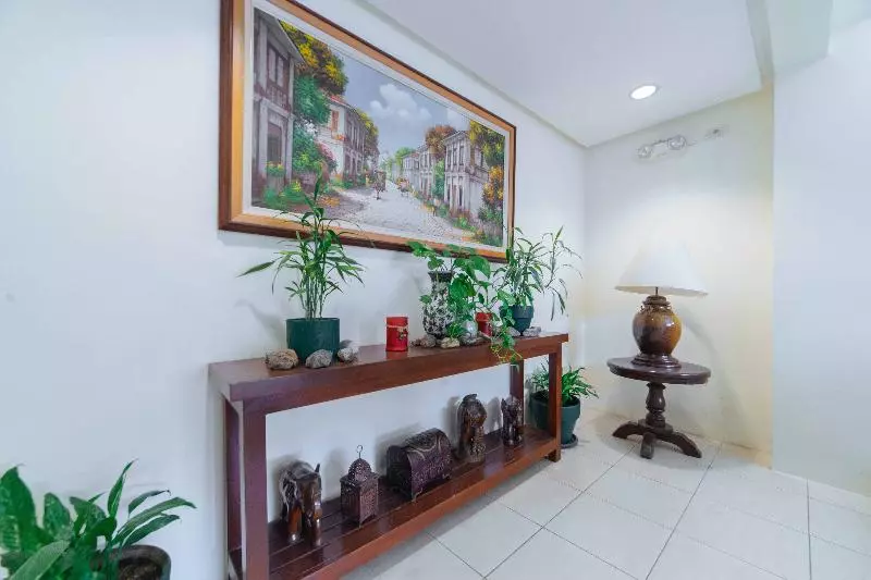 Hotelli Reddoorz Plus @ Mahogany Avenue Tagaytay