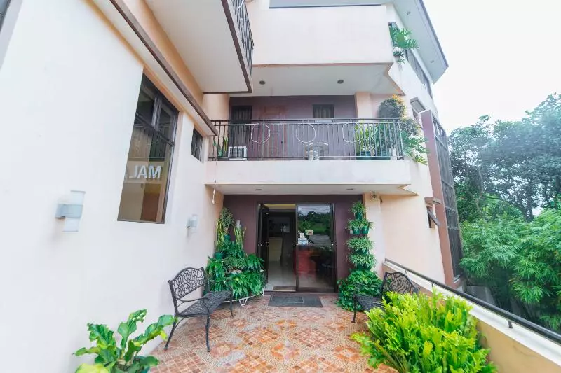 Hotelli Reddoorz Plus @ Mahogany Avenue Tagaytay