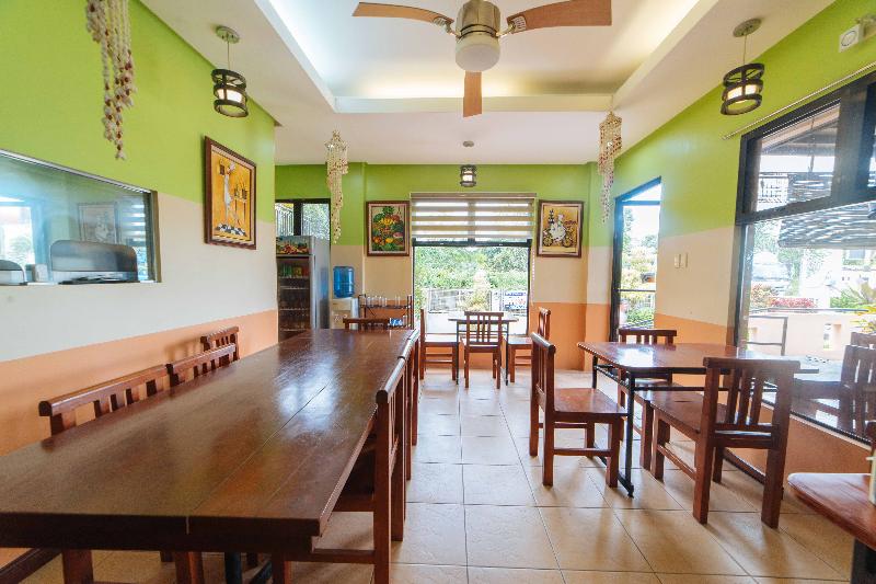 ホテル Reddoorz Plus @ Mahogany Avenue Tagaytay