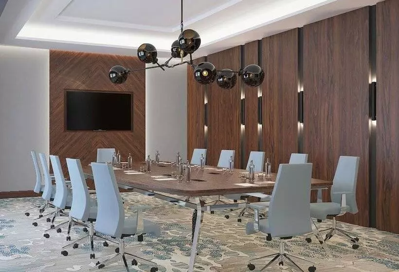 هتل Sheraton Bishkek