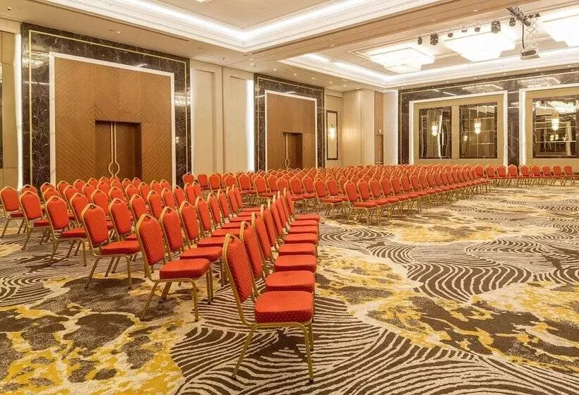 هتل Sheraton Bishkek