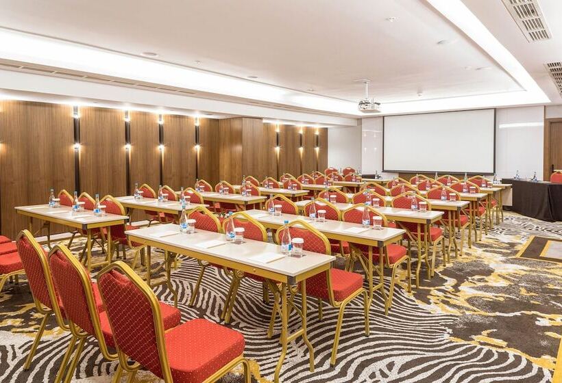 هتل Sheraton Bishkek