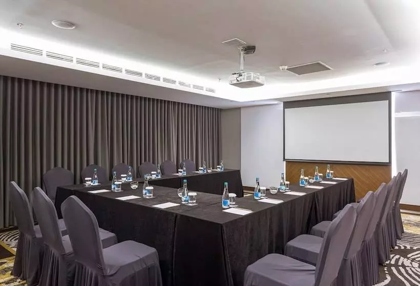 هتل Sheraton Bishkek