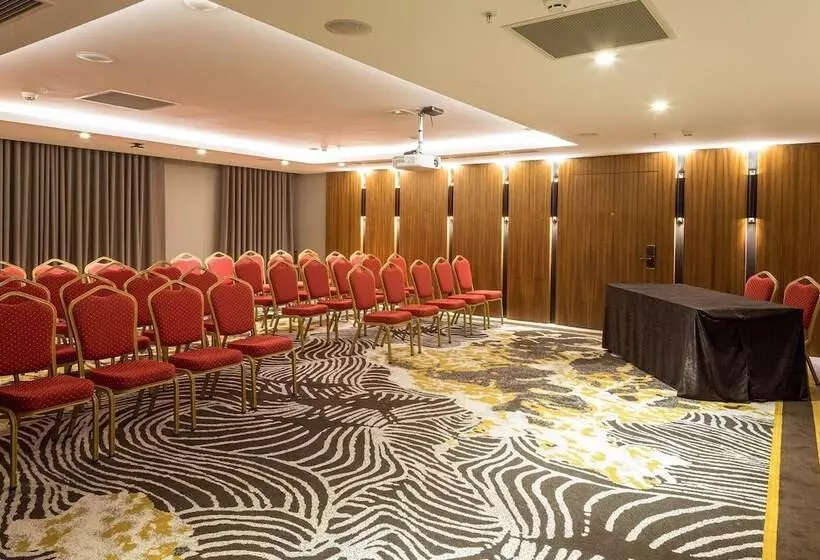 هتل Sheraton Bishkek