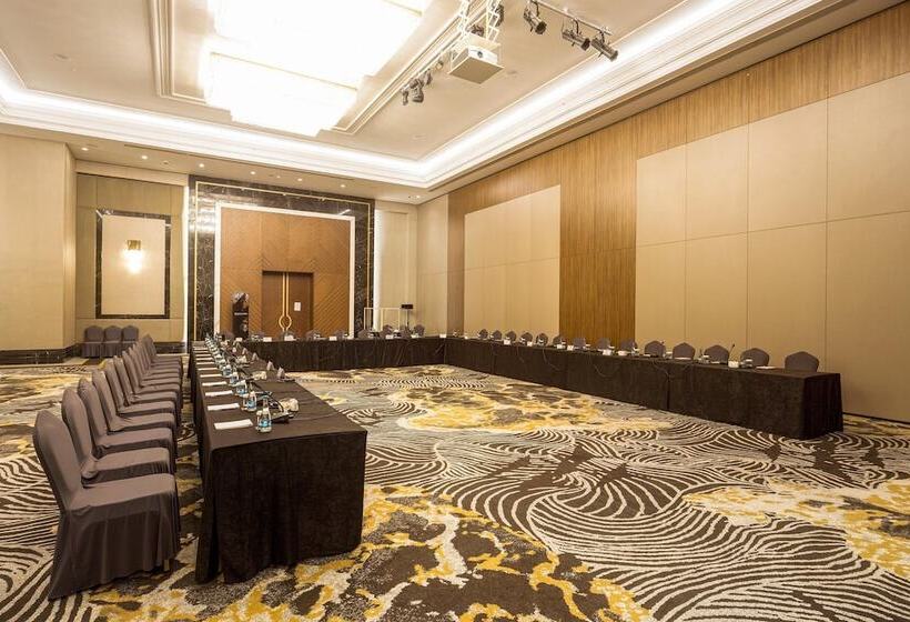 هتل Sheraton Bishkek