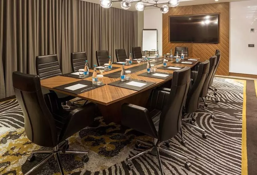 هتل Sheraton Bishkek