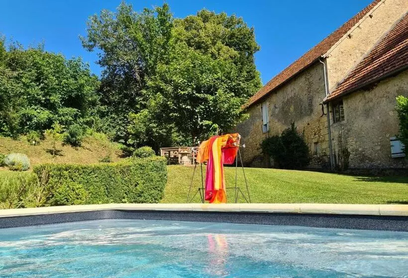 ペンション Ferme De Tayac Charme Avec Pool