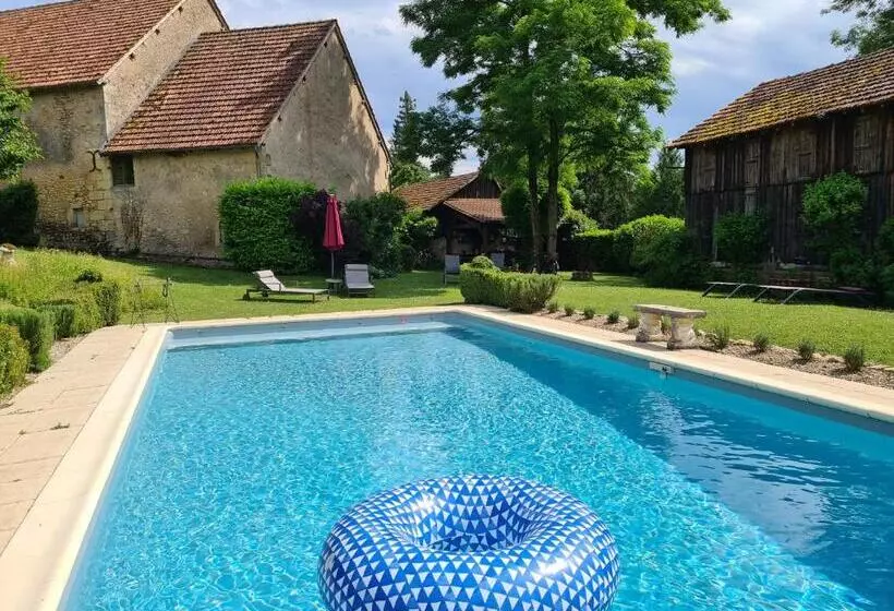 ペンション Ferme De Tayac Charme Avec Pool