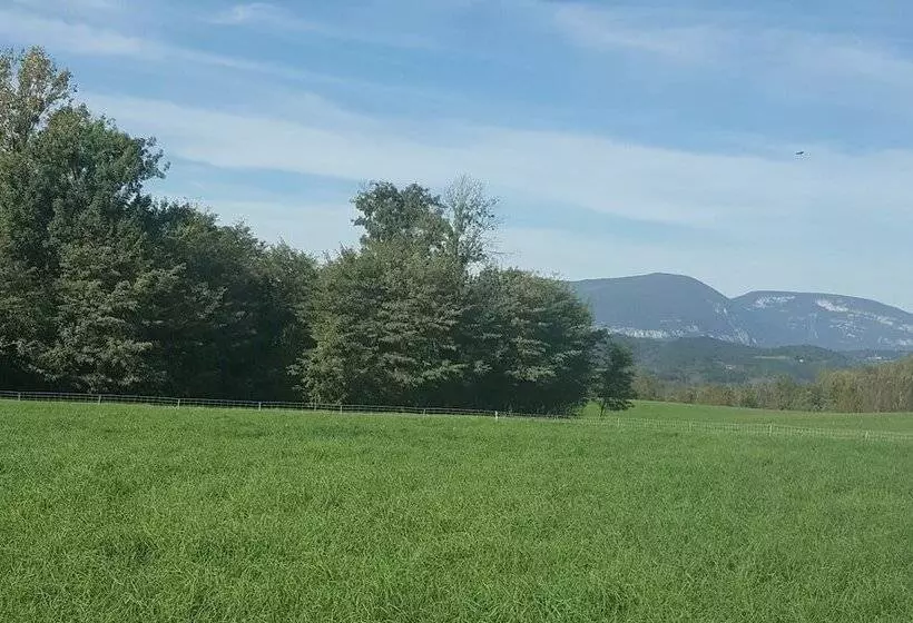 ペンション Mon Jardin Du Bas Bugey