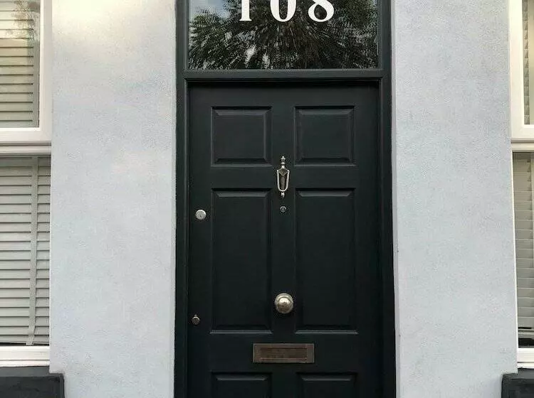 ペンション The Exchange