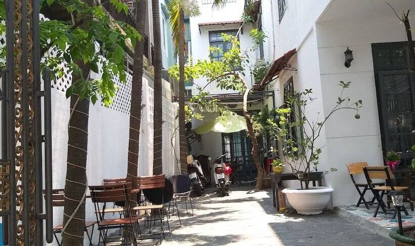 پانسیون The Land Of Canaan