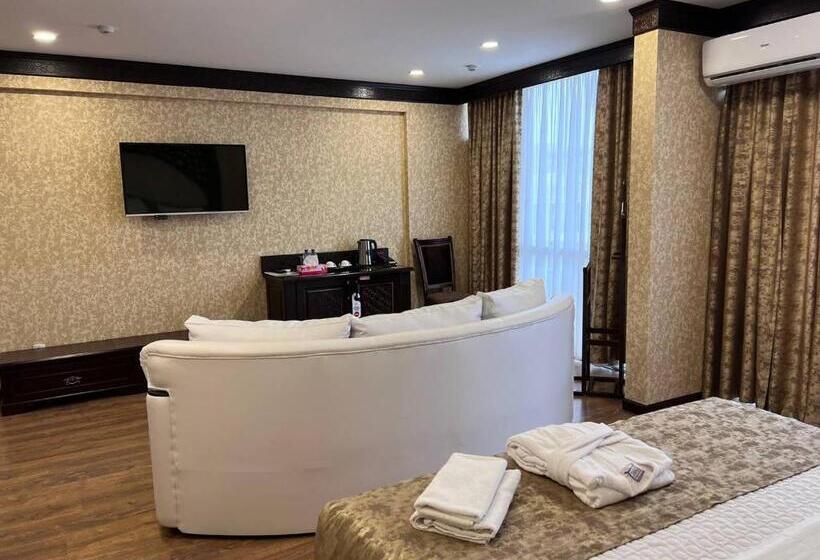 Hôtel Orient Star Varahsha