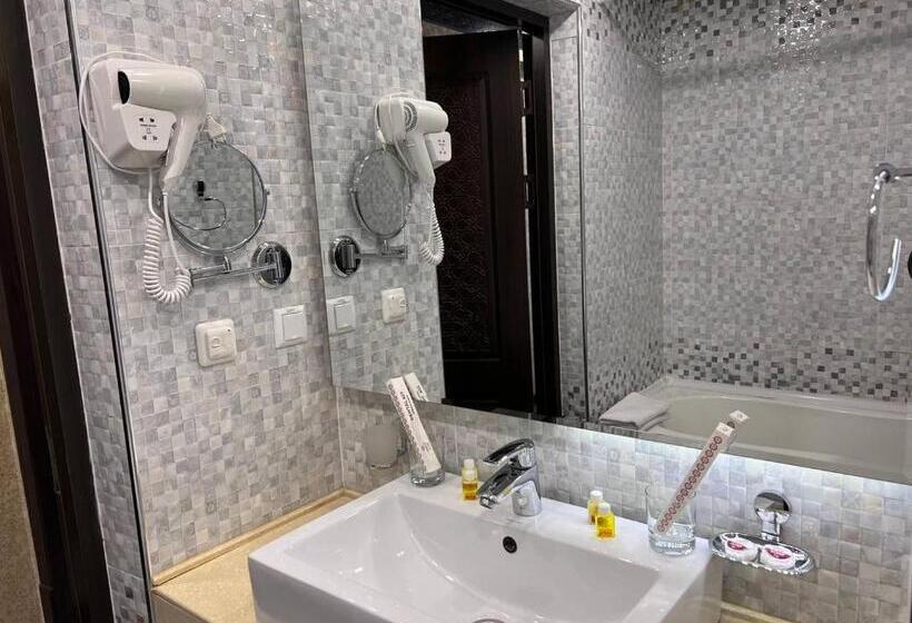 Hôtel Orient Star Varahsha