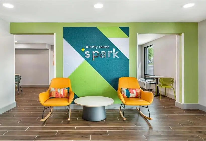 هتل Clarion Inn & Suites Near Downtown
