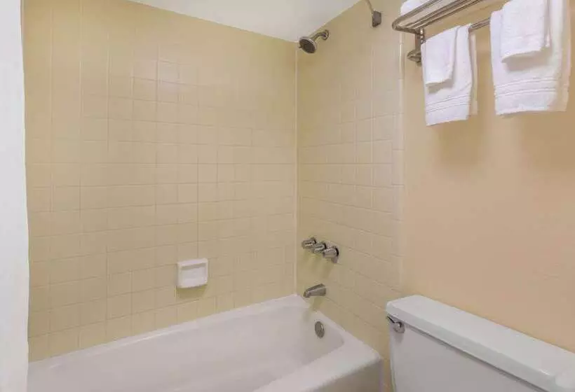 בית מלון כפרי Days Inn By Wyndham Mt Pleasantcharlestonpatriots Point