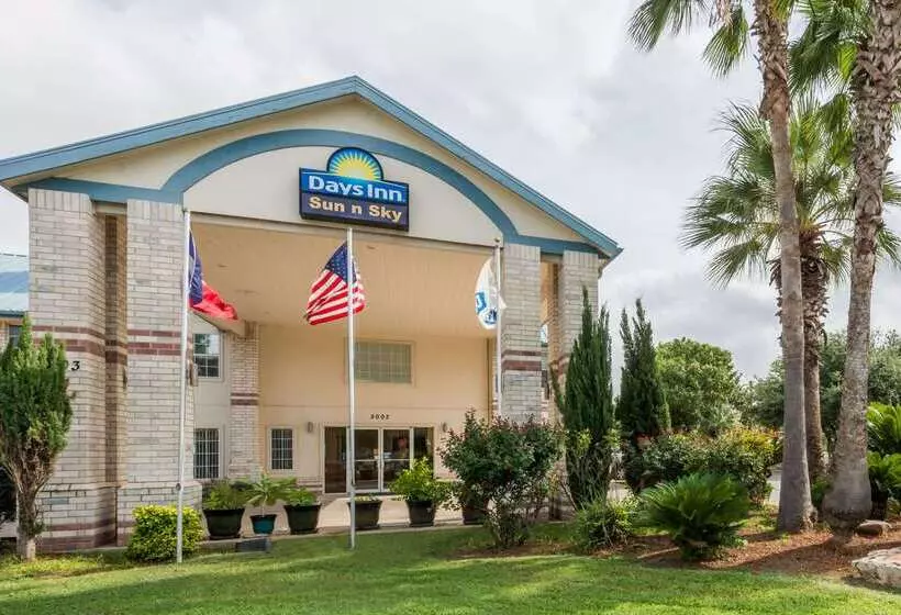 ホテル Days Inn By Wyndham San Antonio Southeast Frost Bank Center