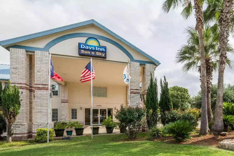 ホテル Days Inn By Wyndham San Antonio Southeast Frost Bank Center