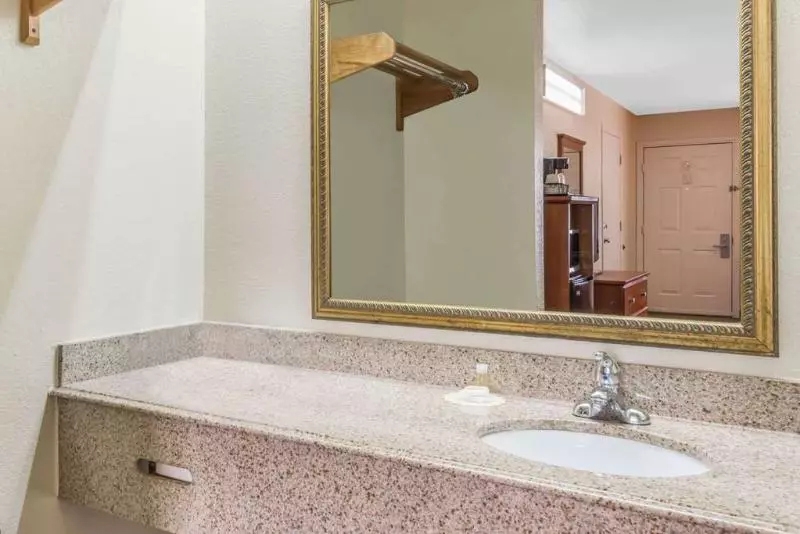 ホテル Days Inn By Wyndham San Antonio Southeast Frost Bank Center