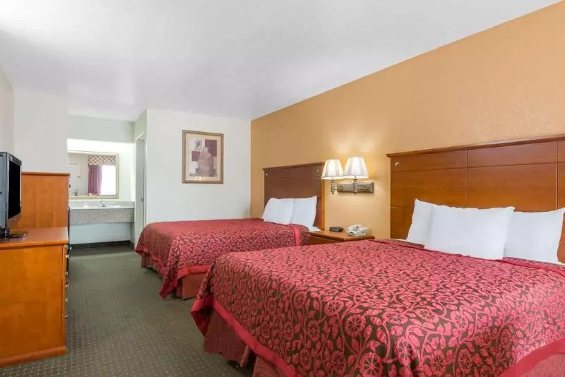 ホテル Days Inn By Wyndham San Antonio Southeast Frost Bank Center