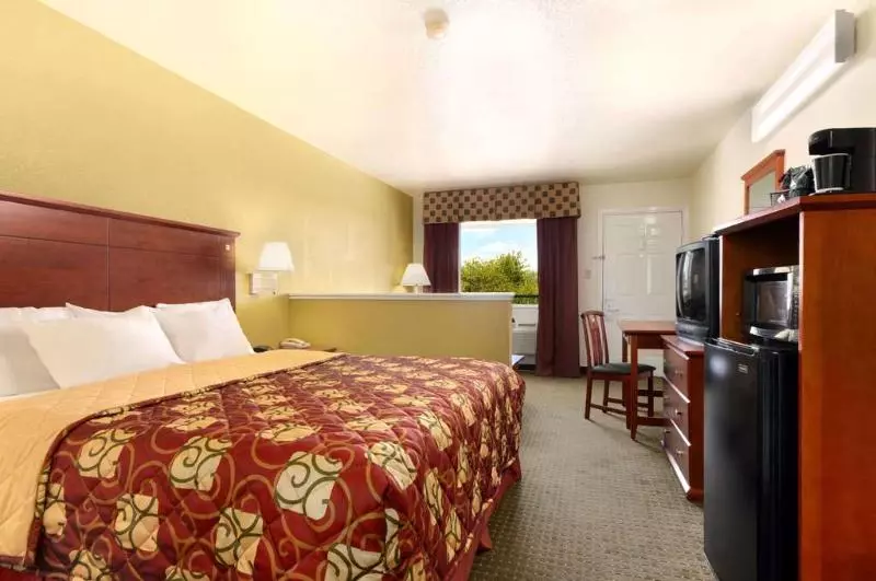 ホテル Days Inn By Wyndham San Antonio Southeast Frost Bank Center